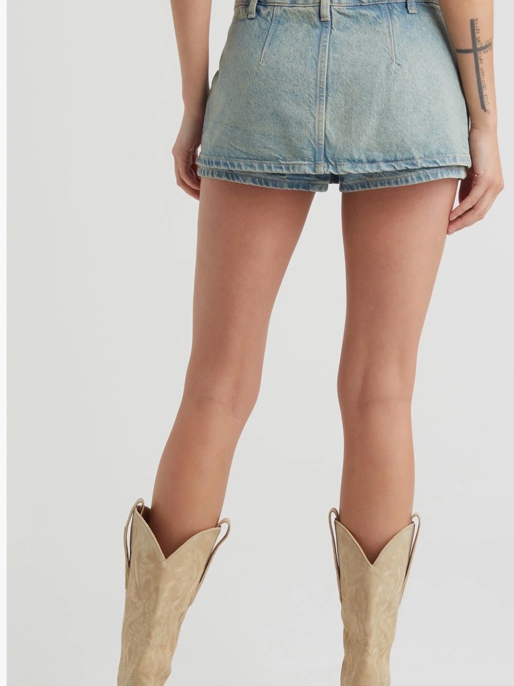 WE THE FREE Galivanting Denim Skort. SAMPLE/OVERSTOCK ITEMS. READ DESCRIPTION - Picture 2 of 5